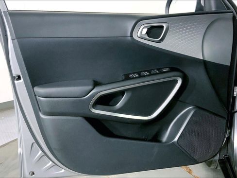 Used 2025 Kia Soul LX image 24