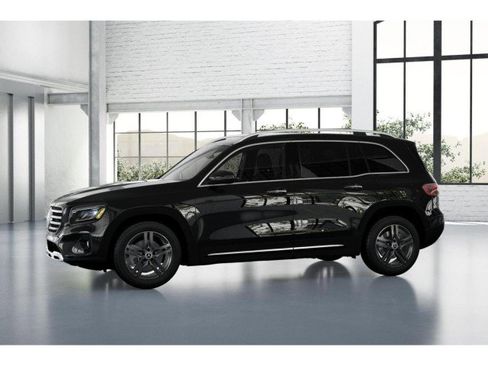 Used 2025 Mercedes-Benz GLB 250 image 35