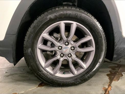 Used 2024 GMC Terrain SLT AWD/4WD image 9