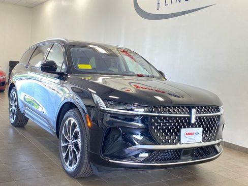 New 2026 Lincoln Nautilus Reserve AWD/4WD image 2