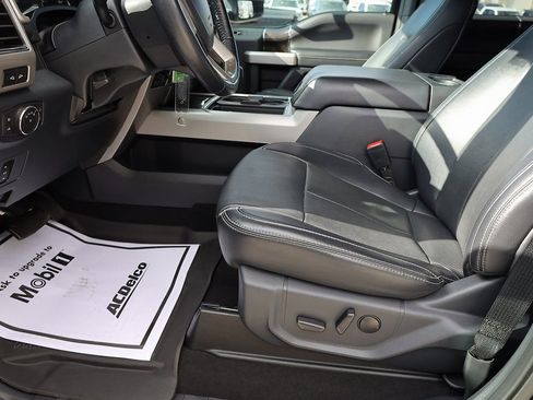 Used 2022 Ford F350 Lariat w/ Black Appearance Package image 11