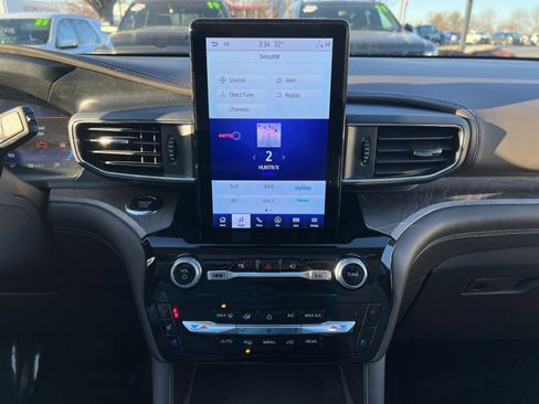 Used 2023 Ford Explorer Platinum w/ Technology Package image 18
