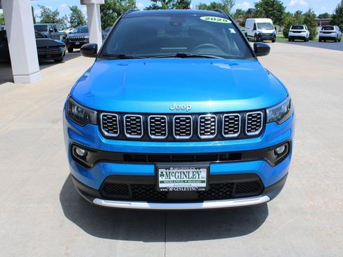Certified 2025 Jeep Compass Limited AWD/4WD image 3