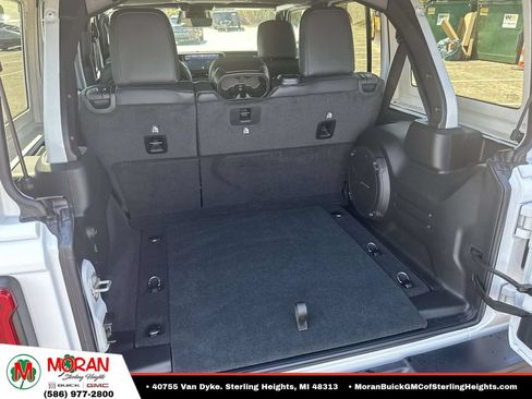 Used 2026 Jeep Wrangler Unlimited Sahara AWD/4WD image 11