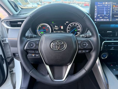 Used 2022 Toyota Venza Limited image 13