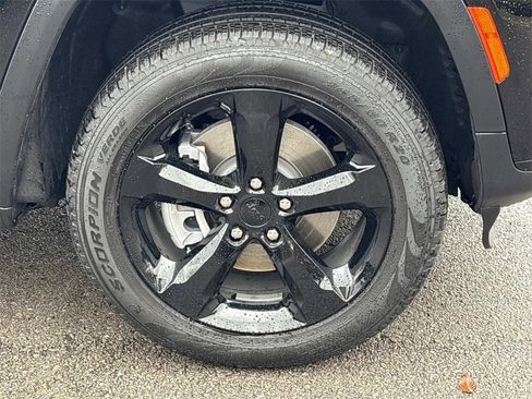 New 2025 Jeep Grand Cherokee L Limited w/ Black Appearance Package image 11