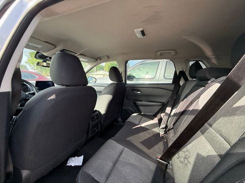 Used 2025 Nissan Rogue SV image 5