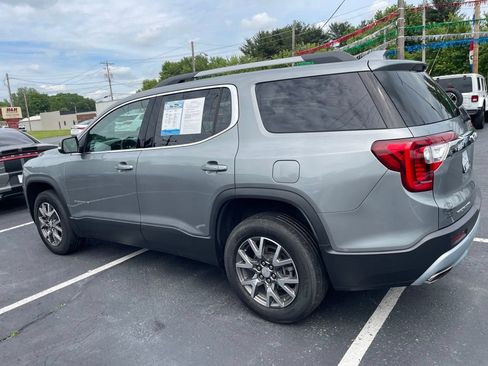 Used 2023 GMC Acadia SLE w/ Driver Convenience Package FWD image 4