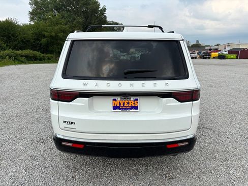 Used 2023 Jeep Wagoneer 4WD w/ Premium Group I image 34