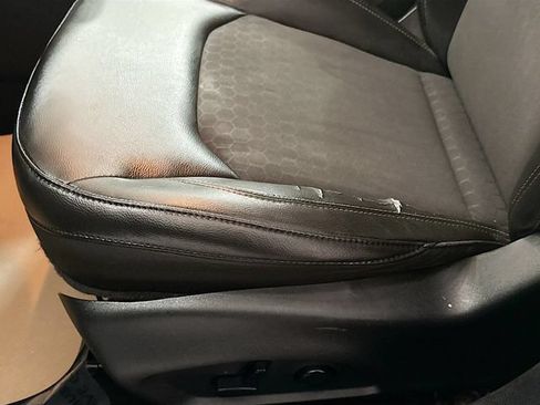 Used 2018 Jeep Compass Latitude w/ Popular Equipment Group FWD image 19