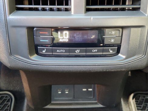 Used 2022 Volkswagen Atlas SEL Premium image 17