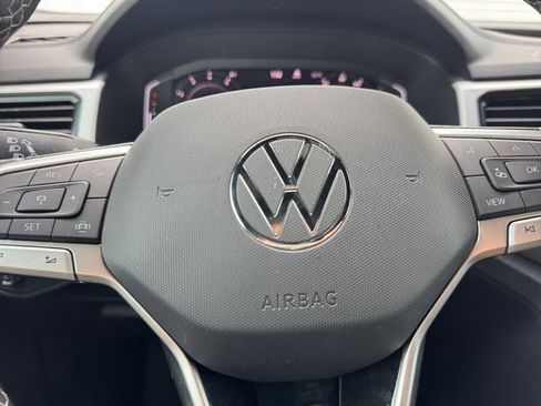 Used 2022 Volkswagen Atlas Cross Sport SE image 8