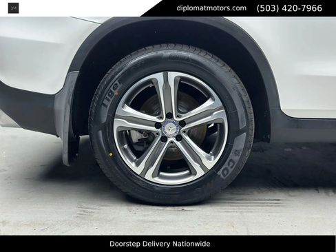 Used 2017 Mercedes-Benz GLC 300 4MATIC image 31