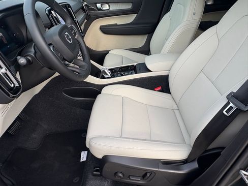 New 2026 Volvo XC40 B5 Ultra w/ Protection Package Premier AWD/4WD image 16