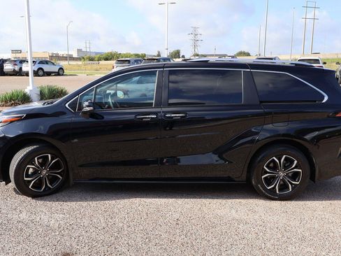 Used 2026 Toyota Sienna Platinum AWD/4WD image 6