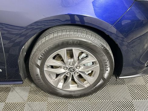 Used 2021 Toyota Sienna LE image 11