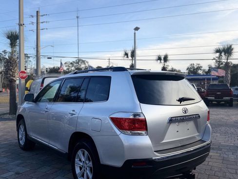 Used 2012 Toyota Highlander FWD w/ Tech Pkg image 9