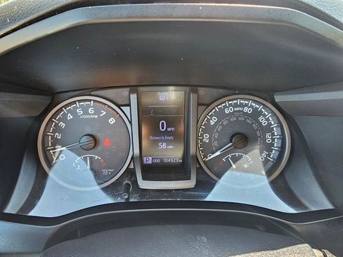 Used 2019 Toyota Tacoma TRD Off-Road AWD/4WD image 38