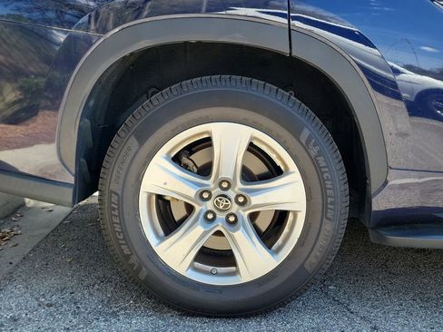 Used 2022 Toyota Highlander LE image 14