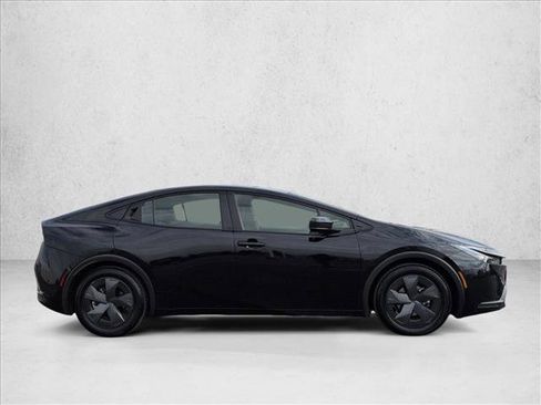 Used 2025 Toyota Prius LE image 4