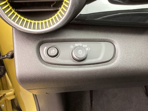 Used 2024 Chevrolet Trax ACTIV w/ Sunroof Package image 31