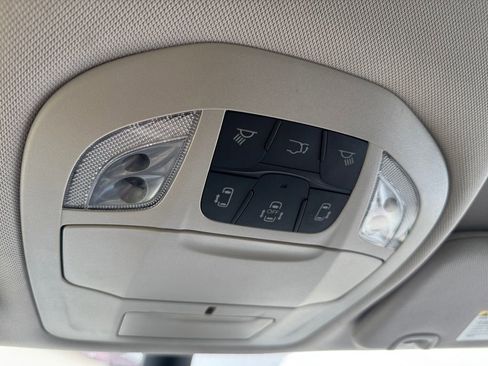 Used 2024 Chrysler Pacifica Touring-L FWD image 31