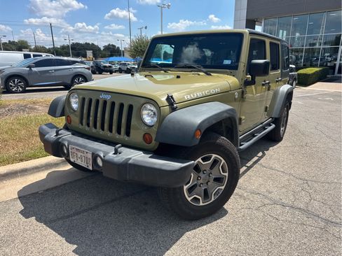Used 2013 Jeep Wrangler Unlimited Rubicon w/ Connectivity Group AWD/4WD image 2