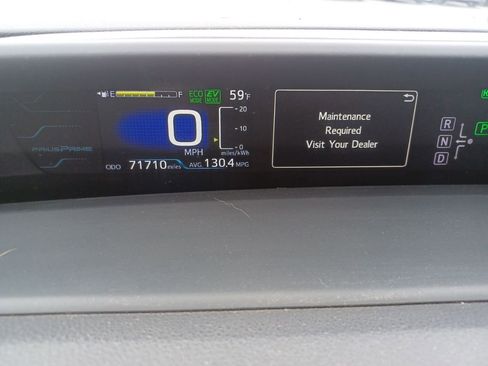 Used 2017 Toyota Prius Prime Advanced image 3