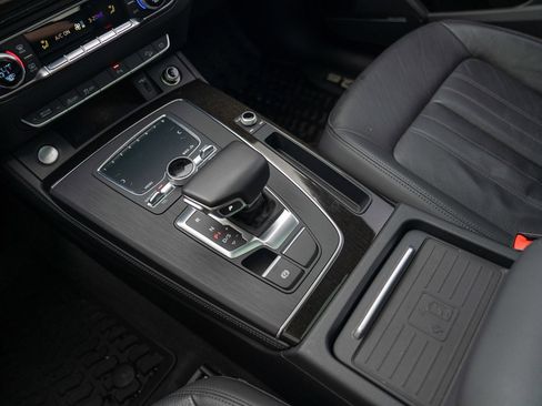 Used 2020 Audi Q5 Premium Plus w/ Premium Plus Package image 19