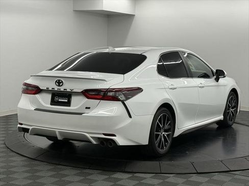 Used 2024 Toyota Camry SE image 6