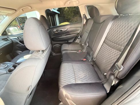 Used 2020 Nissan Rogue S FWD image 45