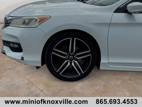 Used 2017 Honda Accord Sport Special Edition image 9