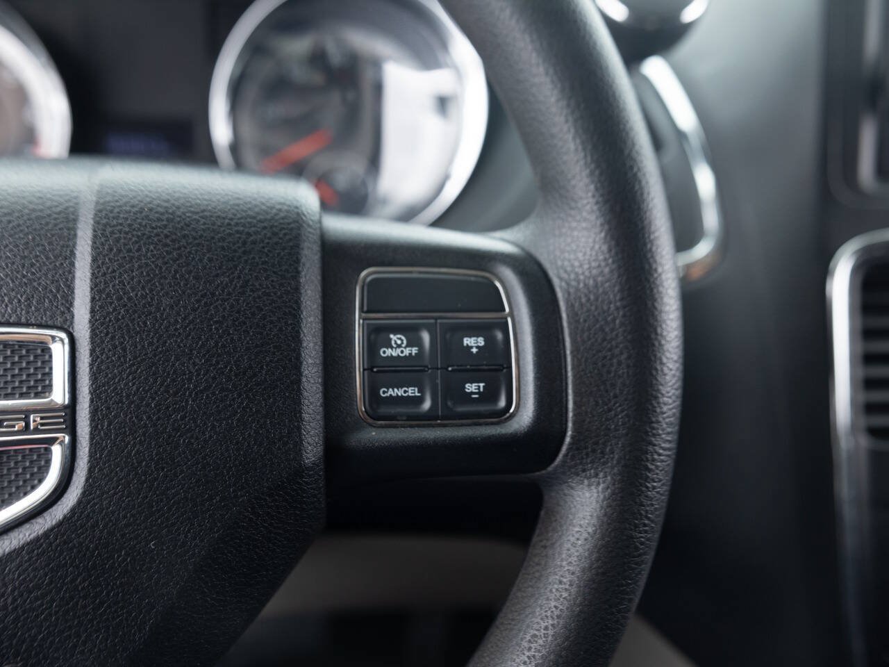 Used 2011 Dodge Grand Caravan Express FWD image 38