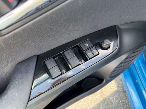 Used 2020 Toyota Prius LE AWD/4WD image 12