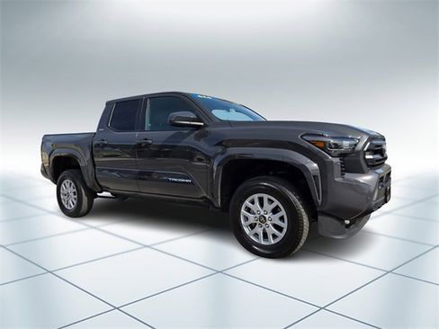 Used 2025 Toyota Tacoma SR5 image 2