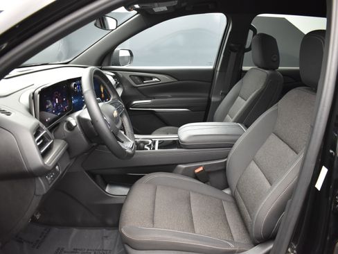 Used 2024 Chevrolet Traverse LT FWD image 16