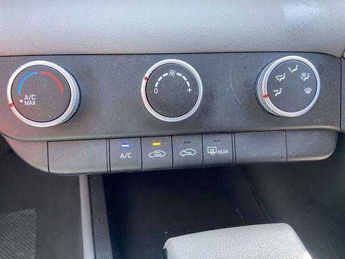 Certified 2025 Hyundai Elantra SE FWD image 20