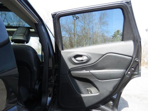 Used 2016 Jeep Cherokee Limited image 15