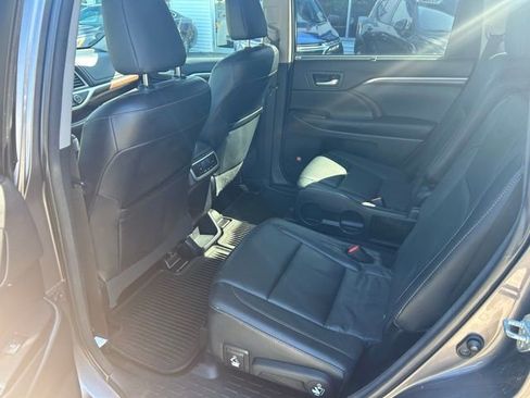 Used 2015 Toyota RAV4 XLE AWD/4WD image 17