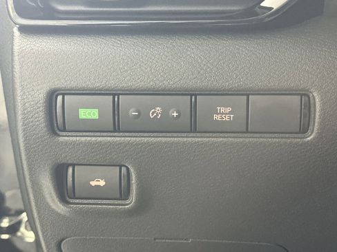 Certified 2025 Nissan Sentra SV FWD image 22