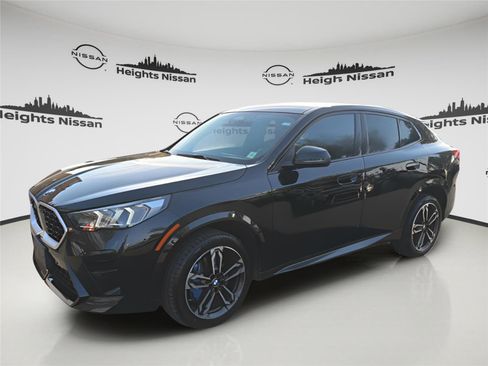Used 2025 BMW X2 xDrive28i w/ M Sport Package AWD/4WD image 3