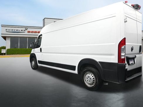 Used 2024 RAM ProMaster 2500 w/ Premium Convenience Group FWD image 3
