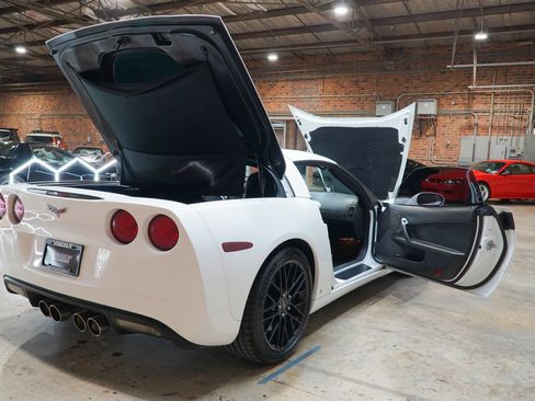 Used 2007 Chevrolet Corvette Coupe w/ Preferred Equipment Group RWD image 29