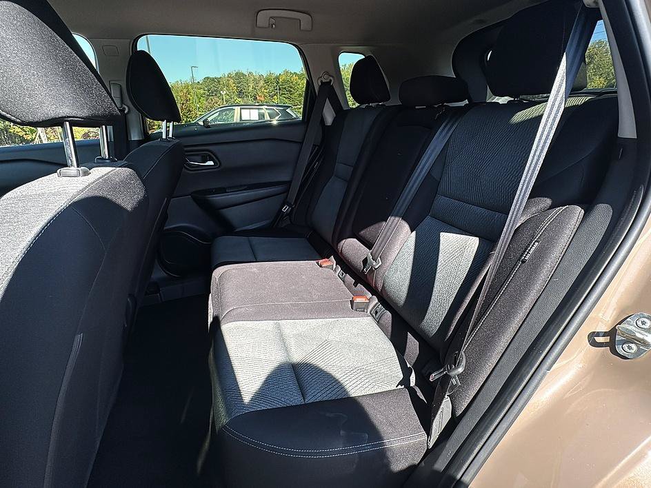 Certified 2025 Nissan Rogue SV FWD image 18
