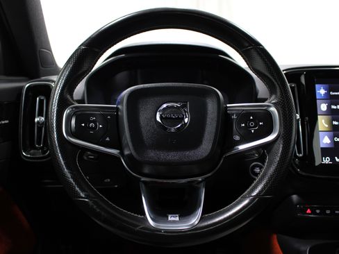 Used 2019 Volvo XC40 T5 R-Design AWD/4WD image 11