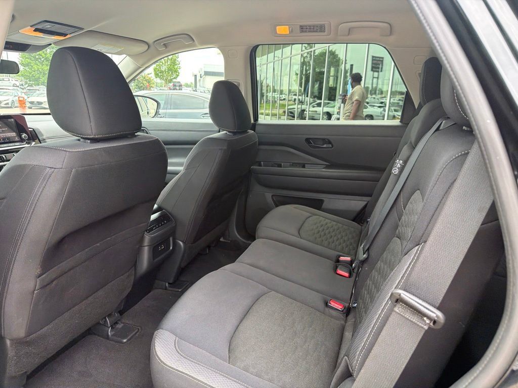 Used 2024 Nissan Pathfinder SV AWD/4WD image 27