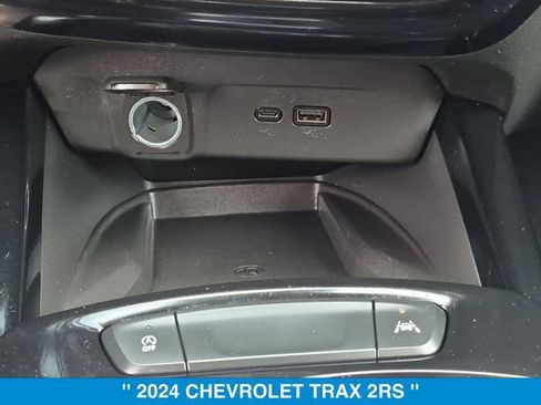 Used 2024 Chevrolet Trax RS w/ Sunroof Package FWD image 25