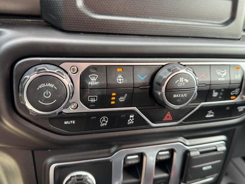 Used 2022 Jeep Wrangler Sport AWD/4WD image 26