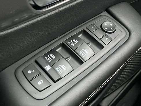 New 2026 Chrysler Pacifica Select FWD image 7