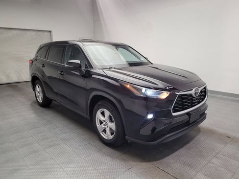 Used 2022 Toyota Highlander LE FWD image 13